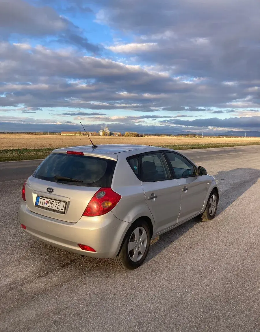 Kia Ceed – 2008, 100 km
