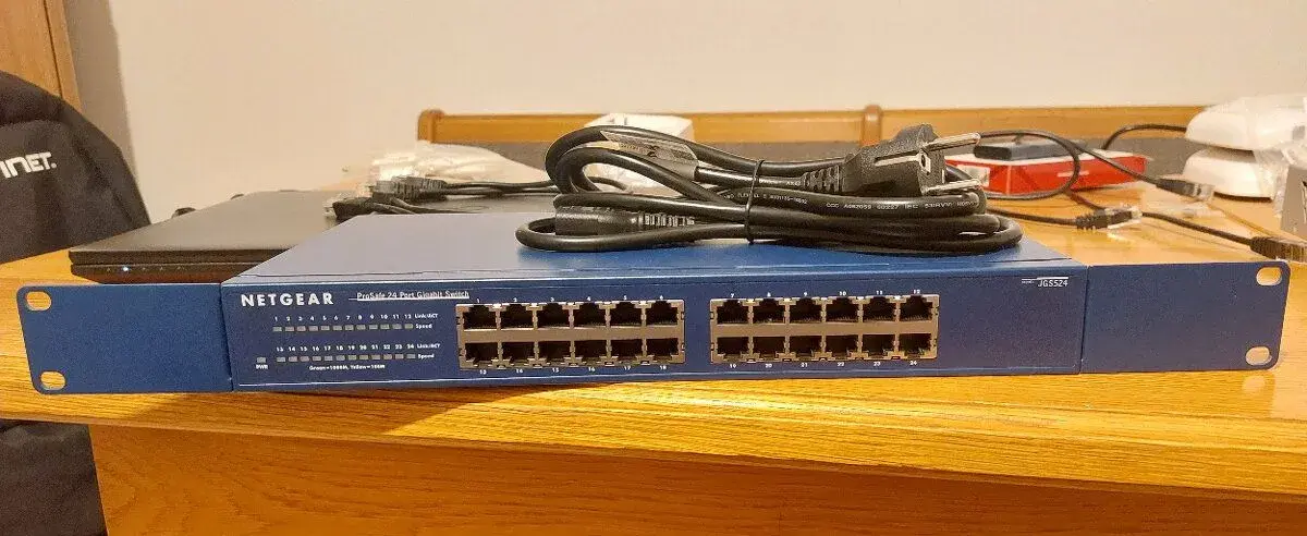 gigabit switch netgear 24port .