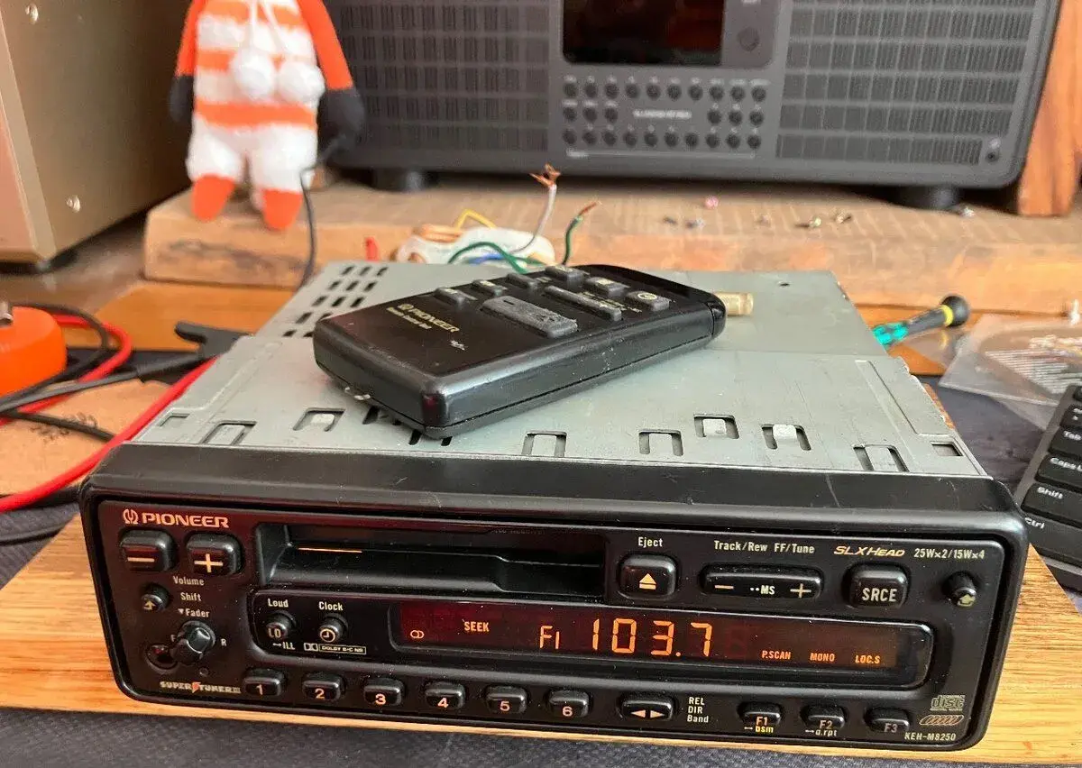 Pioneer KEH-M8250