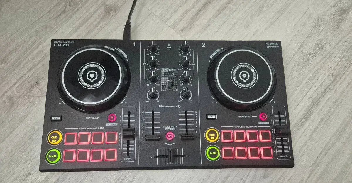 Pioneer DDJ-200 MIX konzola