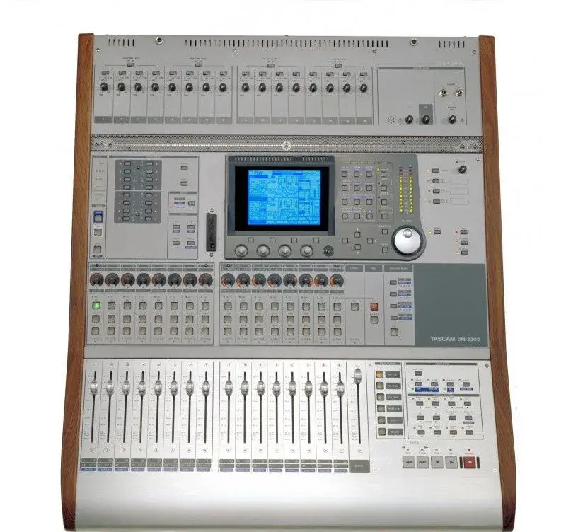 DIGITÁLNY MIX TASCAM DM-3200