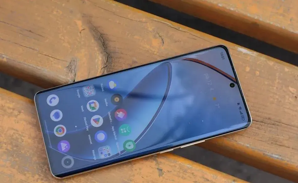 Smartfón Realme 12 Pro+ 5G (12GB RAM, 512GB ROM), béžová
