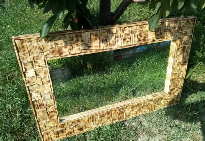 Drevené zrkadlo. Ručne robené.