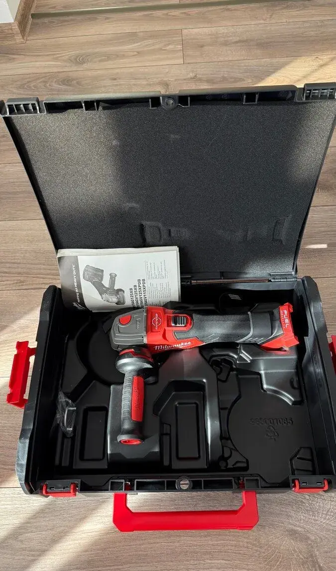 Uhlovu brusku Milwaukee FSAG125XB
