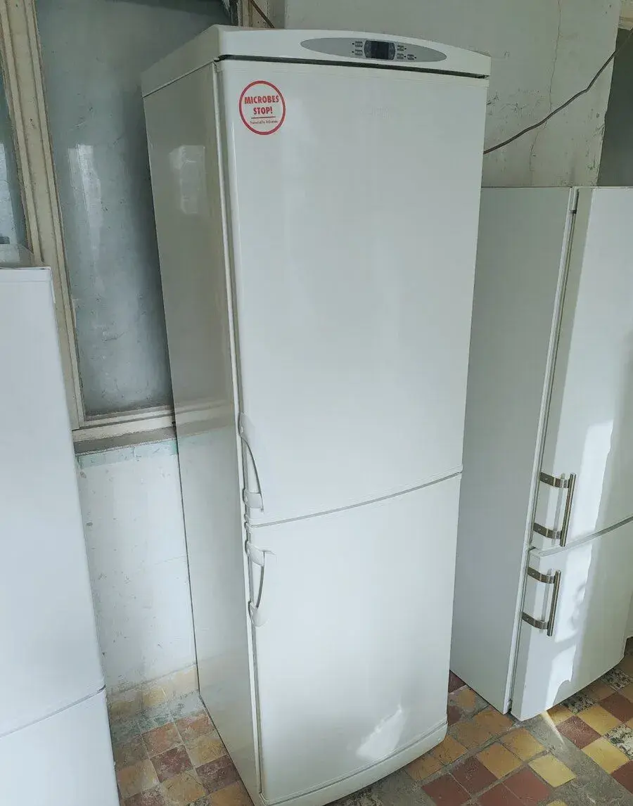 Chladničku Gorenje 185cm