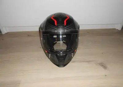 Minimalne pouzivanu moto prilbu znacky NEXX SKIDER s