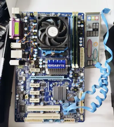 doska Gigabyte GA-770T-D3L + AMD II X4 640+ 4GB RAM