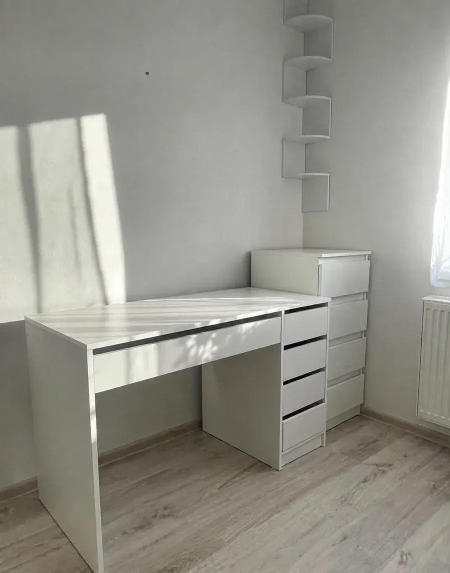Písací sôl a komoda