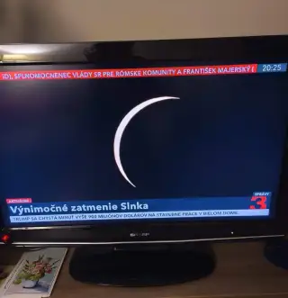 Smart TV Komplet: 32" TV Sharp Aquos + TESLA Android Box