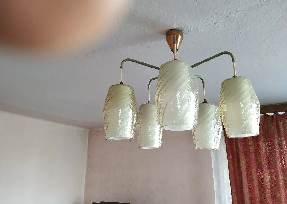 Staré lustre a lampy