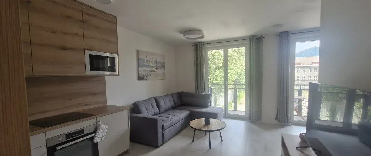 Prenajmem veľký 1,5 izbový byt v centre mesta, Horná ulica