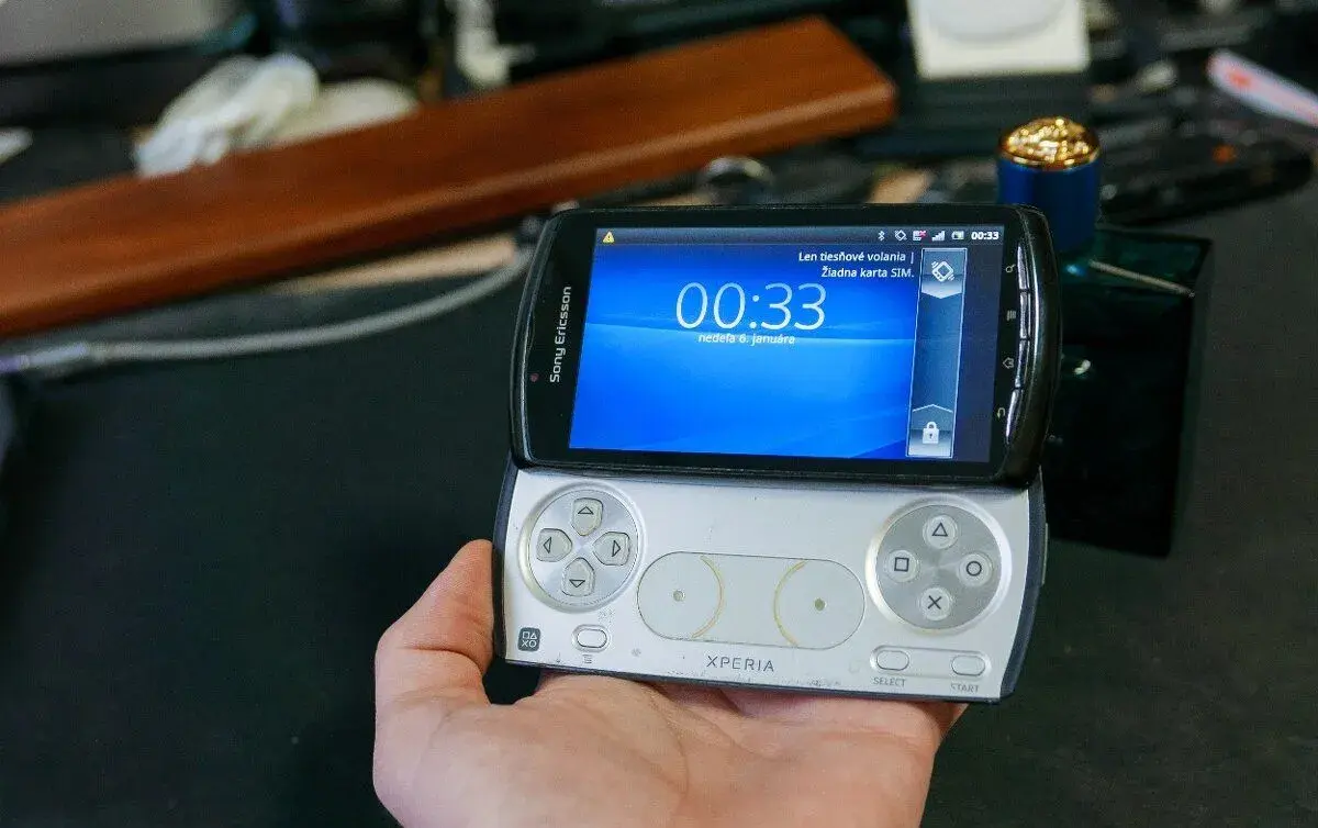 Sony Ericsson Xperia Play Poškodená