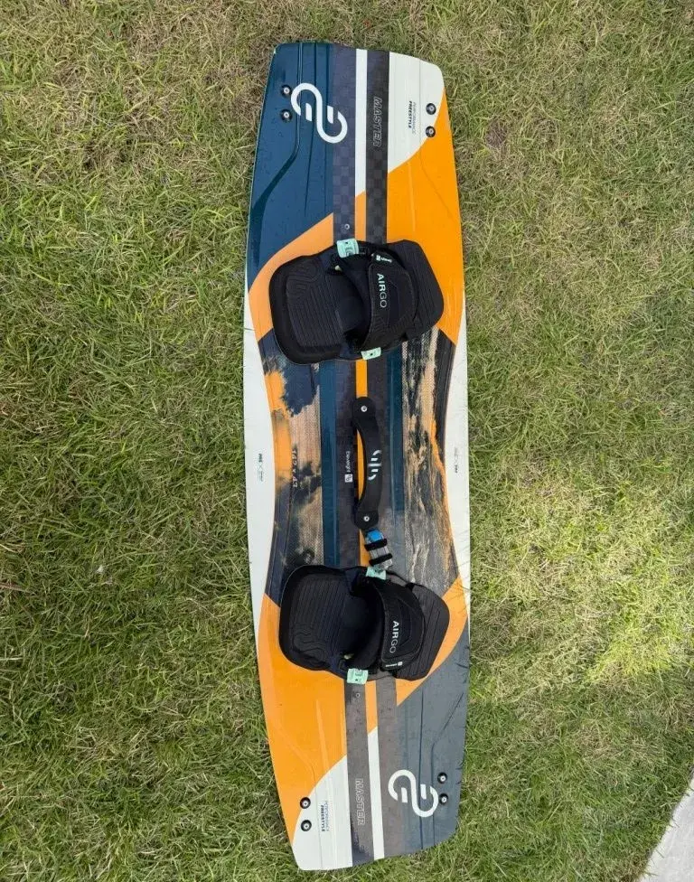 Kiteboard Eleveight Master veľkosť 142 x 43 cm