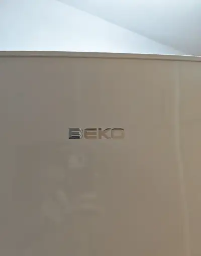 Kombinovanú chladničku s mrazničkou