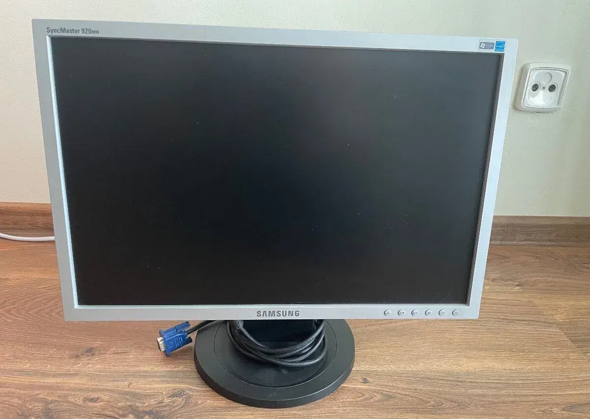 Samsung LCD monitor 19”