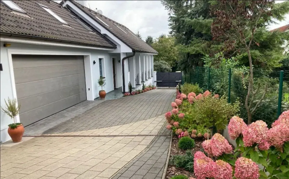 BA IV. Na prenájom 4 izbový rodinný dom v Dúbravke