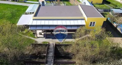 Zrekonštruovaná 2 podlažná obchodná budova, 1200m2, Dlhé nad