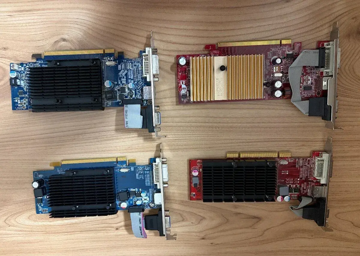 funkčné staré grafické karty (3x PCIe, 1x AGP)