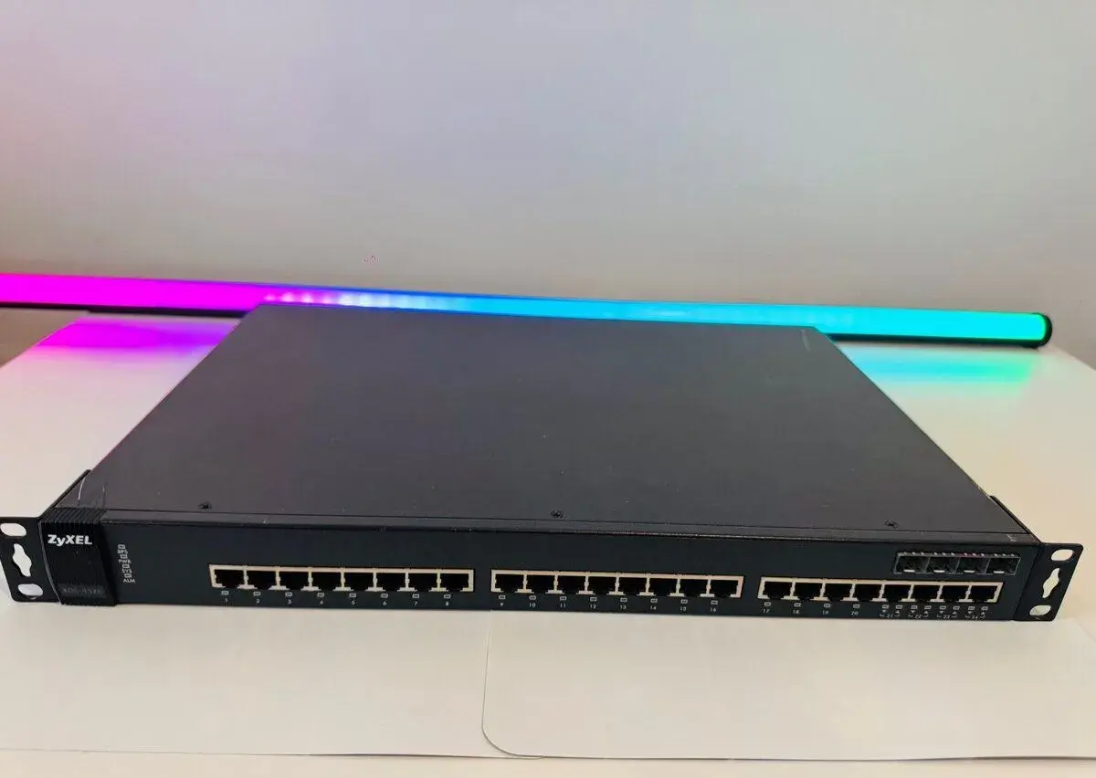 L3 Switch Zyxel XGS-4526 24x Gbps ports + 4x Gbic ports