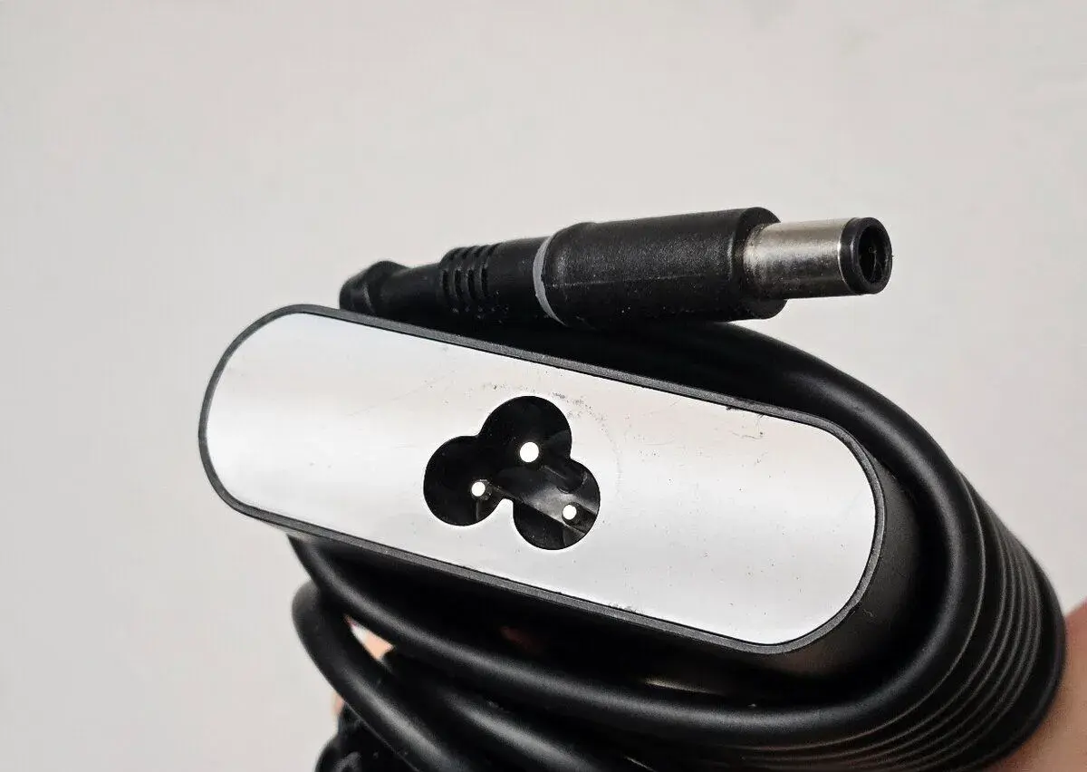 Originálna nabíjačka Dell 180W – 19,5V – stav