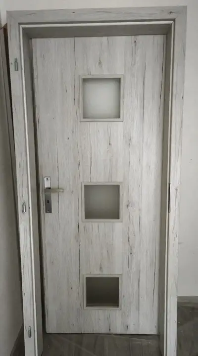Interiérové dvere so zárubňou a kovaním, 80, 2ks