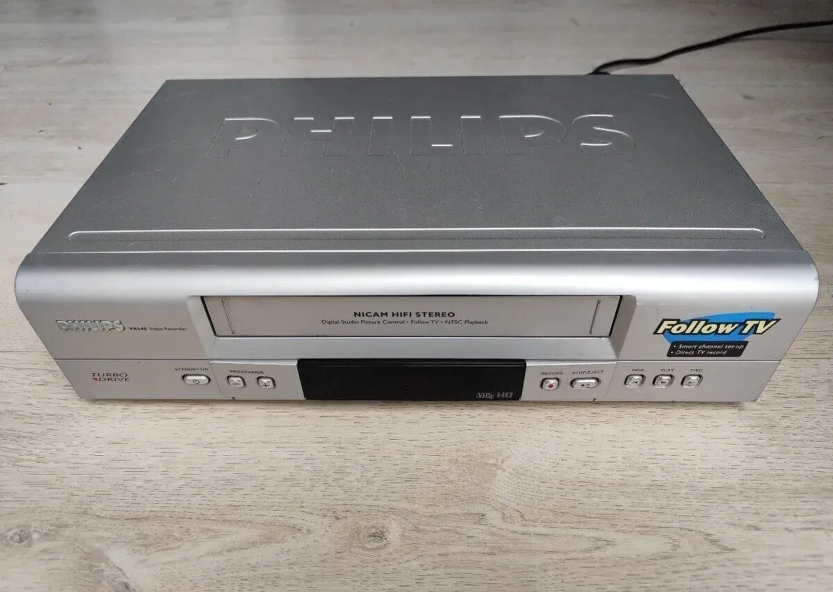 Videorekordér Philips VR540, 6-hlavový