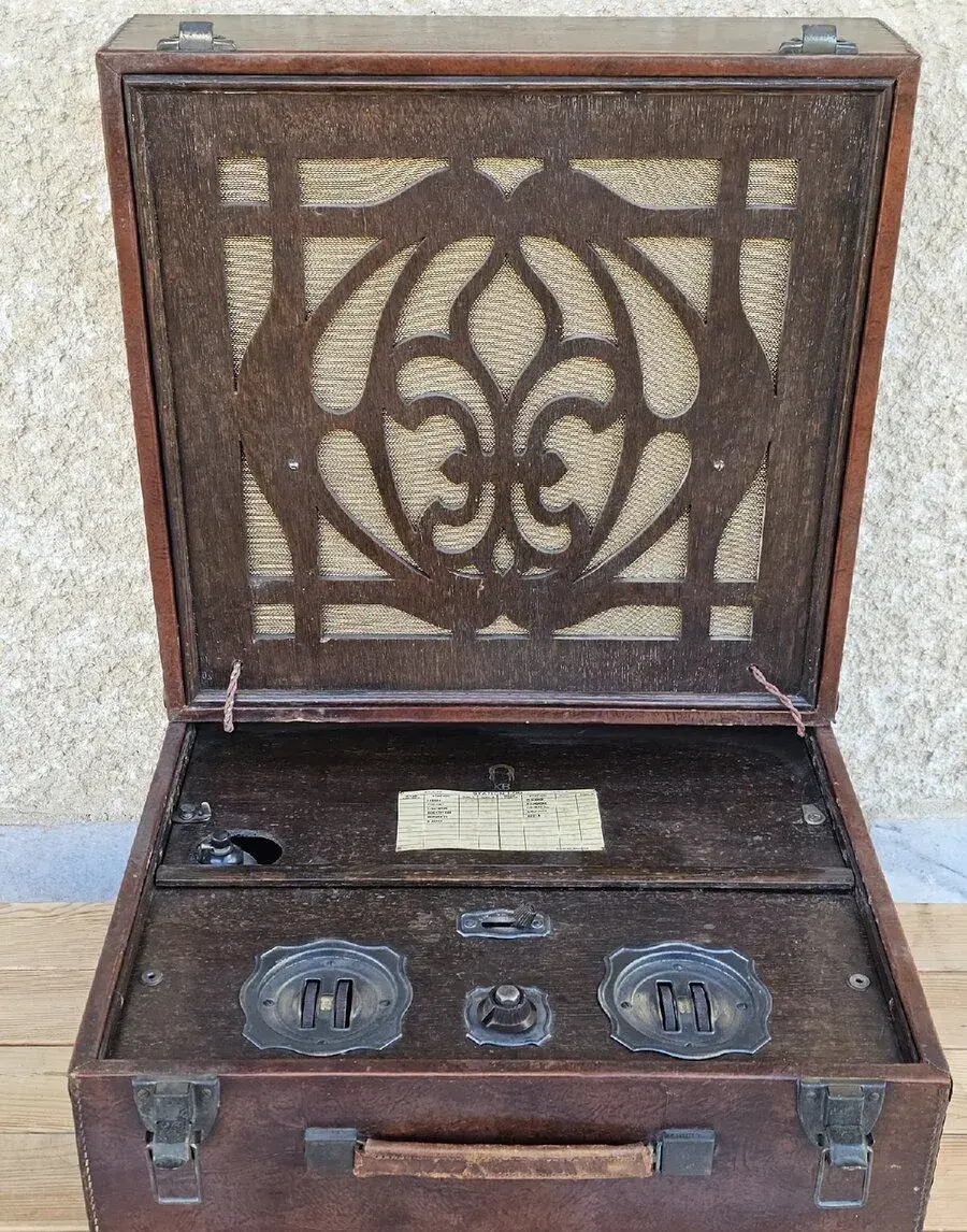 historické prenosné kufríkové rádio Kolster Brandes
