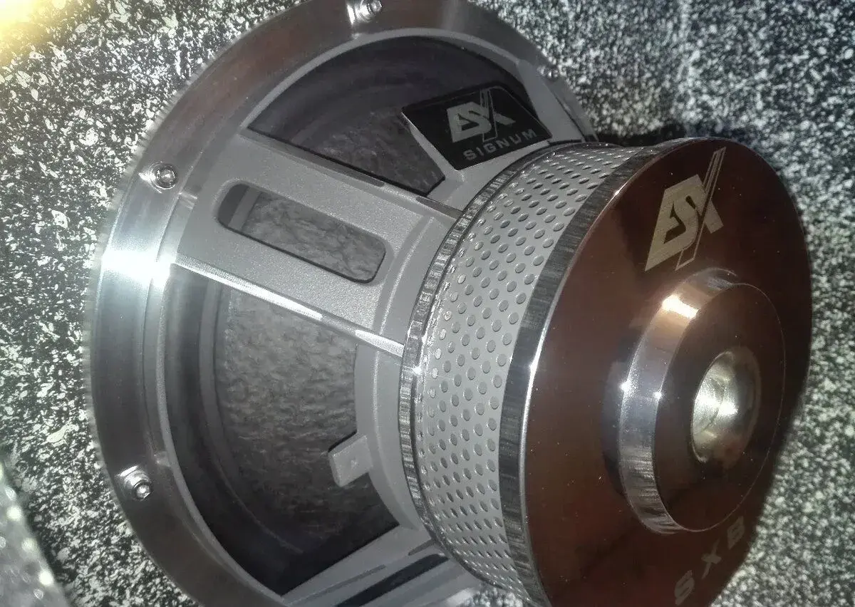 2 x Reprobedňa, Basák 300/600 W a 3-pásmo Bedna 115 W.