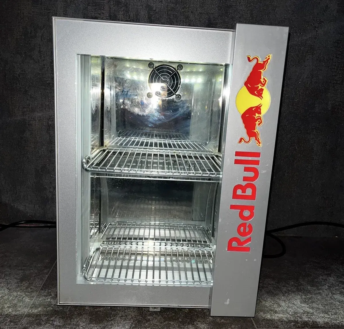 Red Bull chladnička