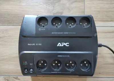 Záložný zdroj APC Back-UPS ES 700 (Plne funkčný)