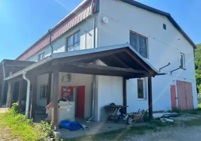 Na prenájom komerčný areál v obci Mníchová Lehota