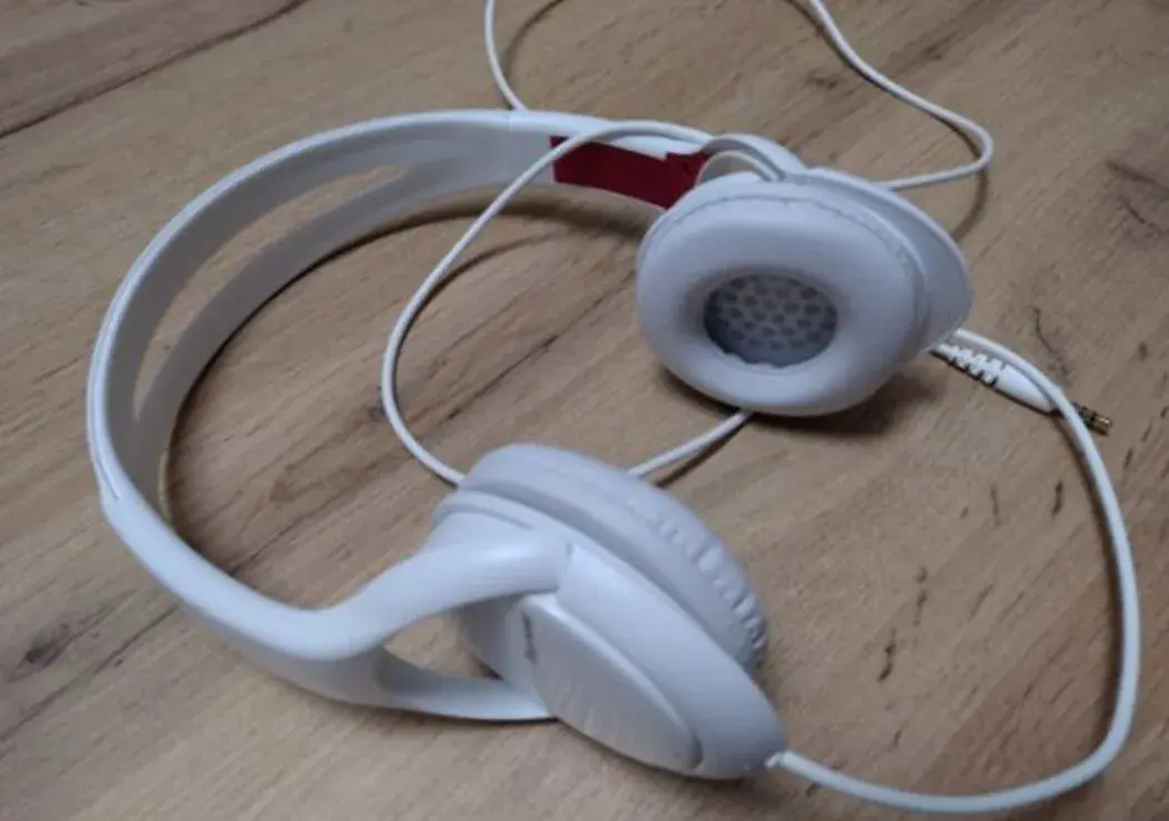 sluchatka Pioneer SE MJ711 W biele