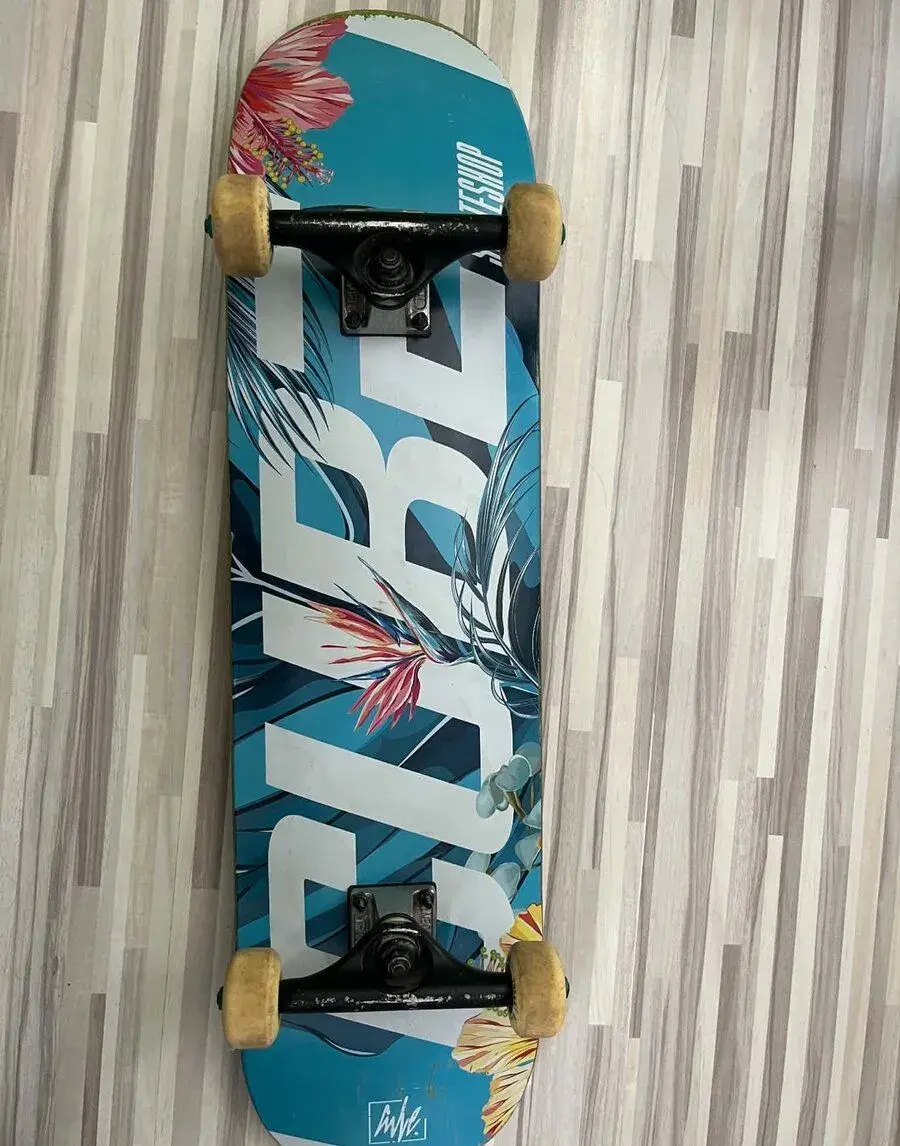 Skateboard Cube s Independent truckami