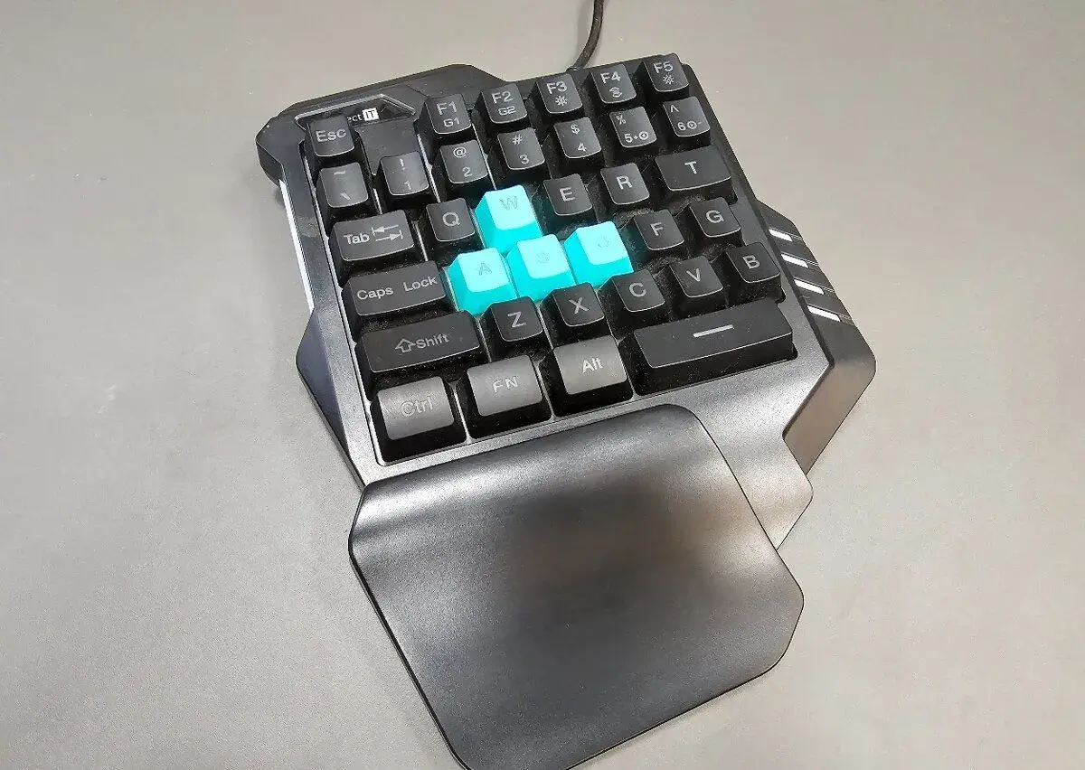 25% Klávesnica RGB Connect IT BattleSeries