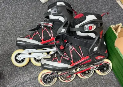 Kolieskové korčule značky Rollerblade (model Macroblade).