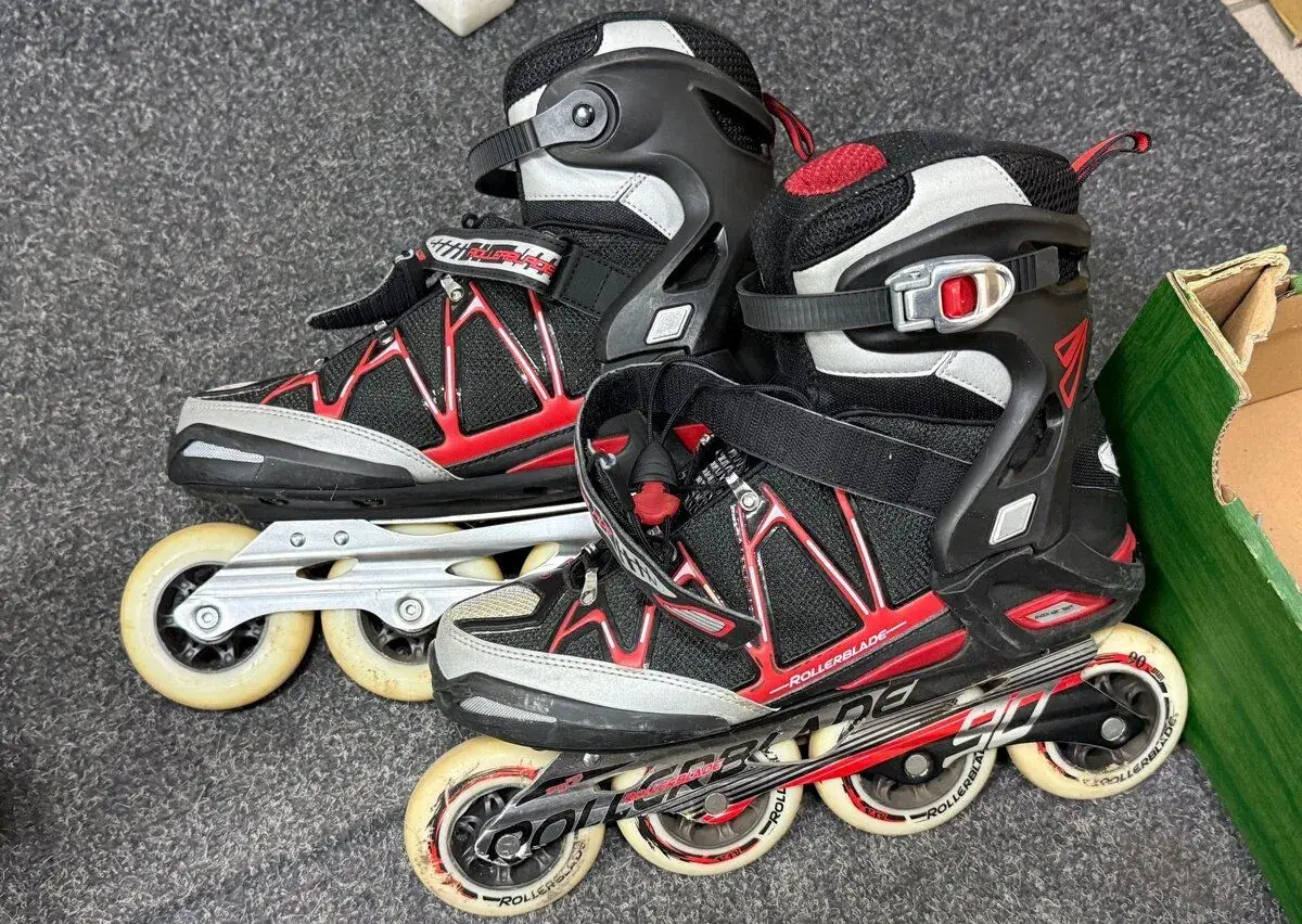 Kolieskové korčule značky Rollerblade (model Macroblade).