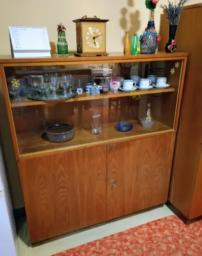 Starší nábytok.