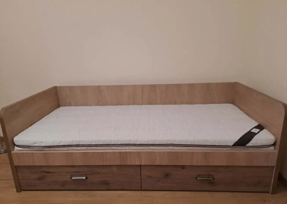 Posteľ so zdravotným matracom