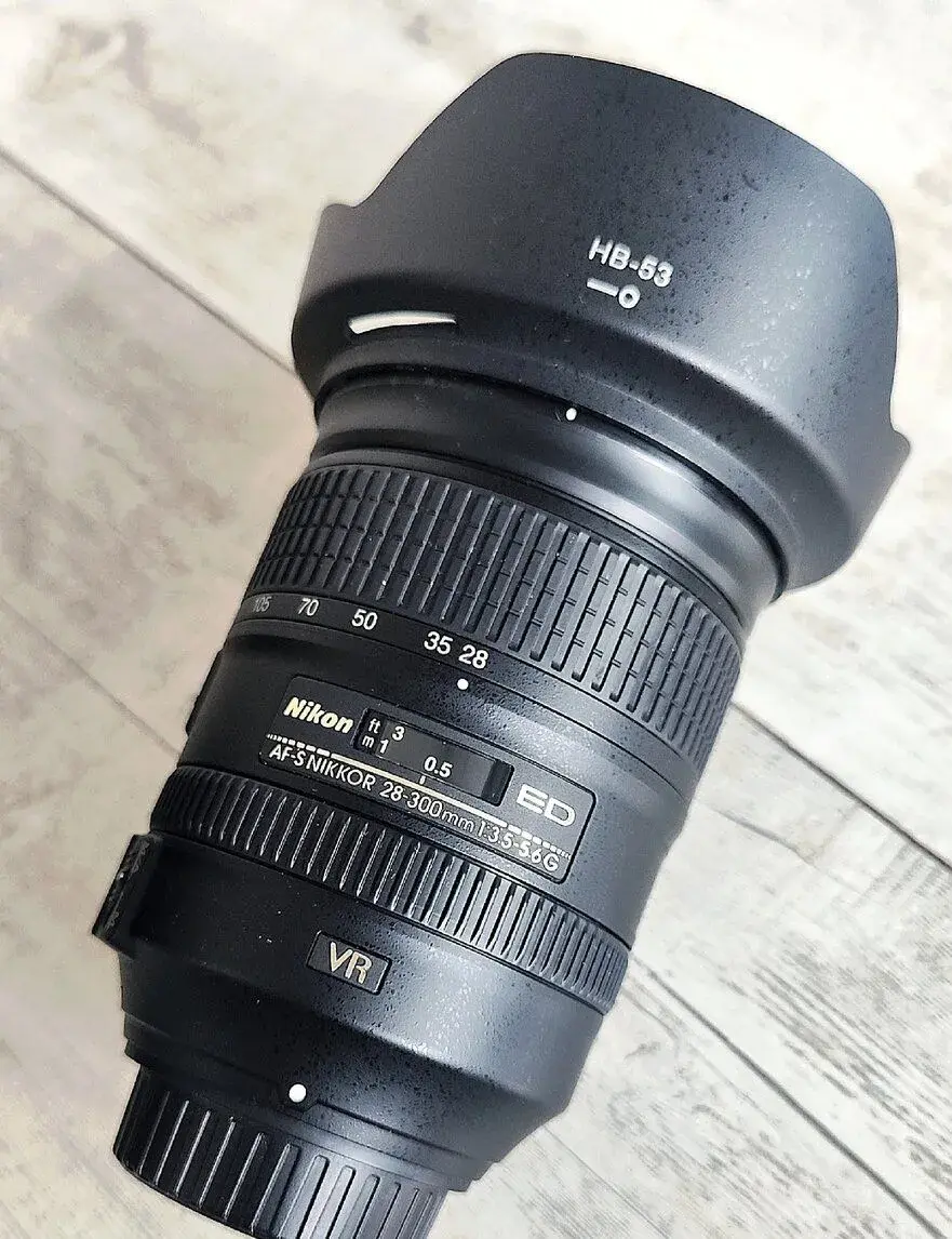 Nikon AF-S Nikkor 28-300mm 1:3.5-5.6G Superzoom camera