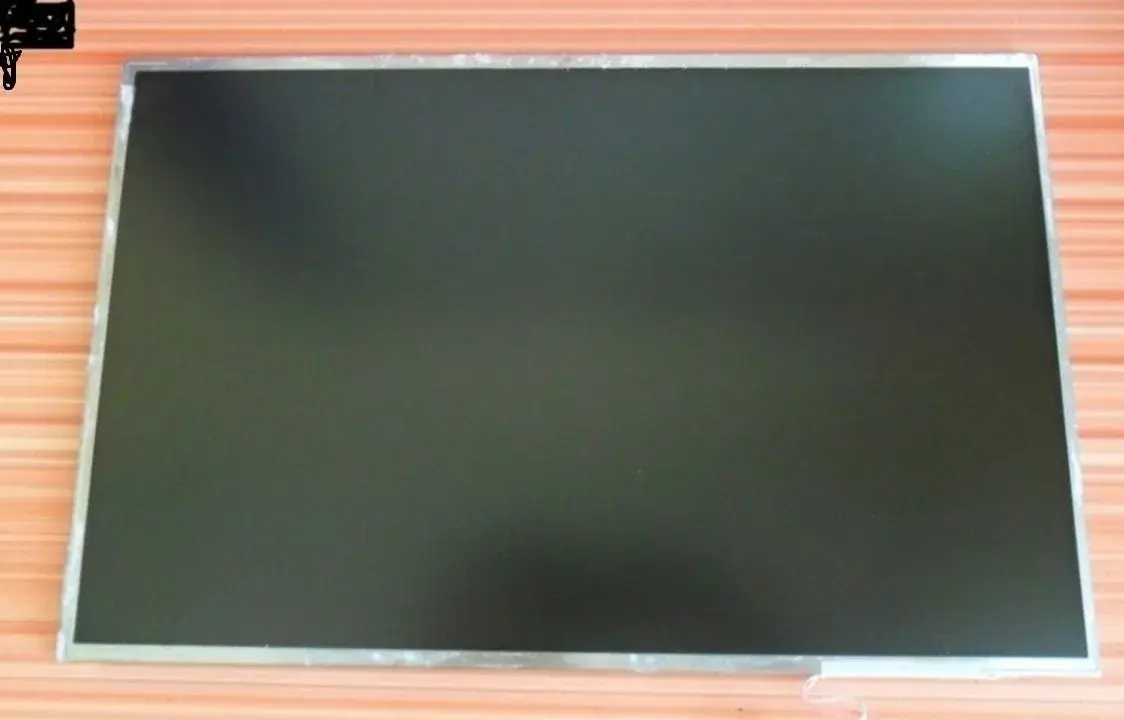 na predaj 15,4" display CCFL 30pin , pre staršie notebooky