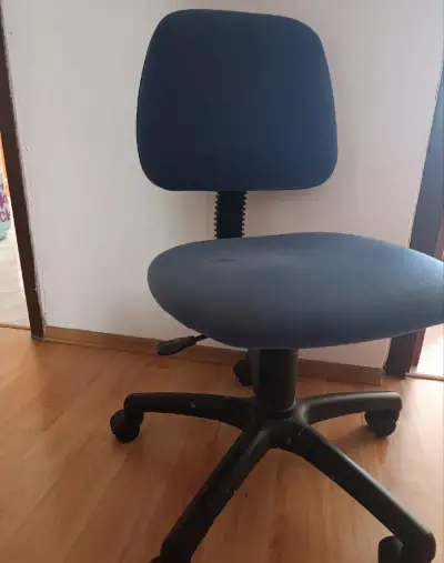 Kancelársku stoličku