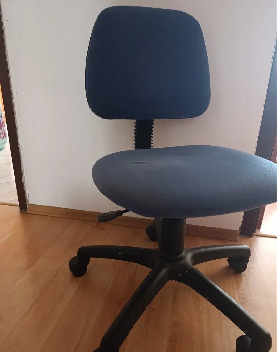 Kancelársku stoličku
