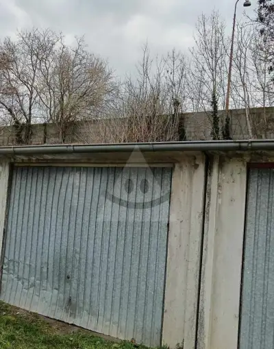 Na predaj garáž na ulici Selyeho v Komárne