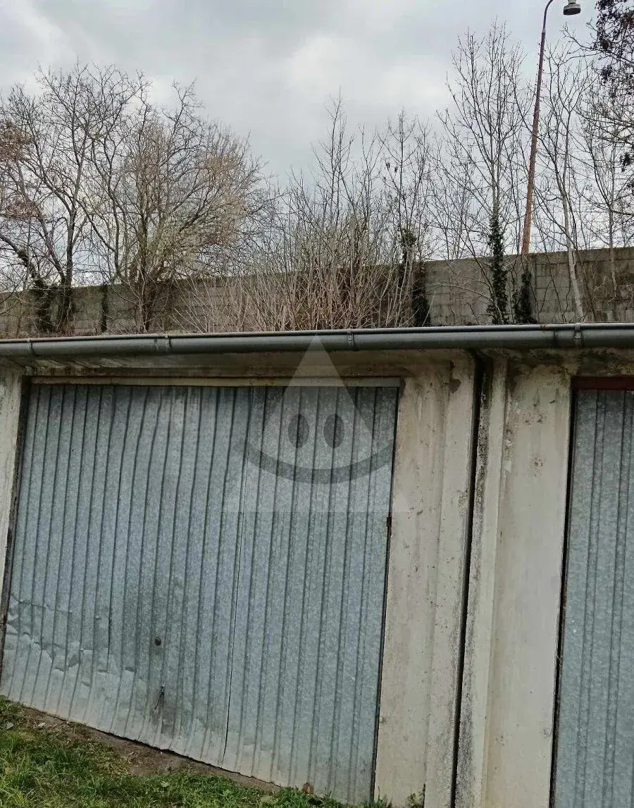 Na predaj garáž na ulici Selyeho v Komárne