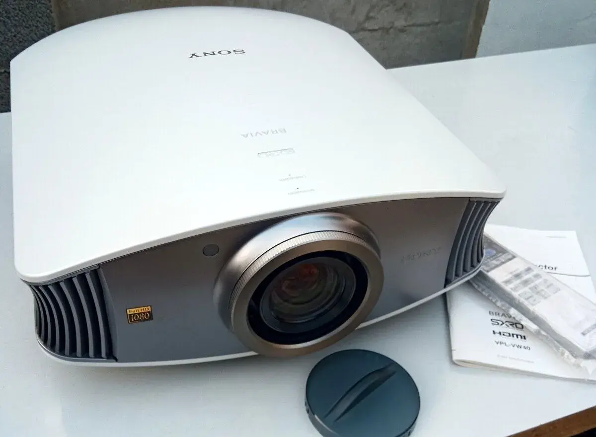 Sony VPL-VW40 BRAVIA® SXRD™ 1080p filmovy projektor