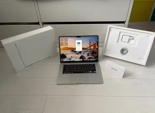 Macbook Air 15” apple M2,512GB SSD,8GB Ram,Retina