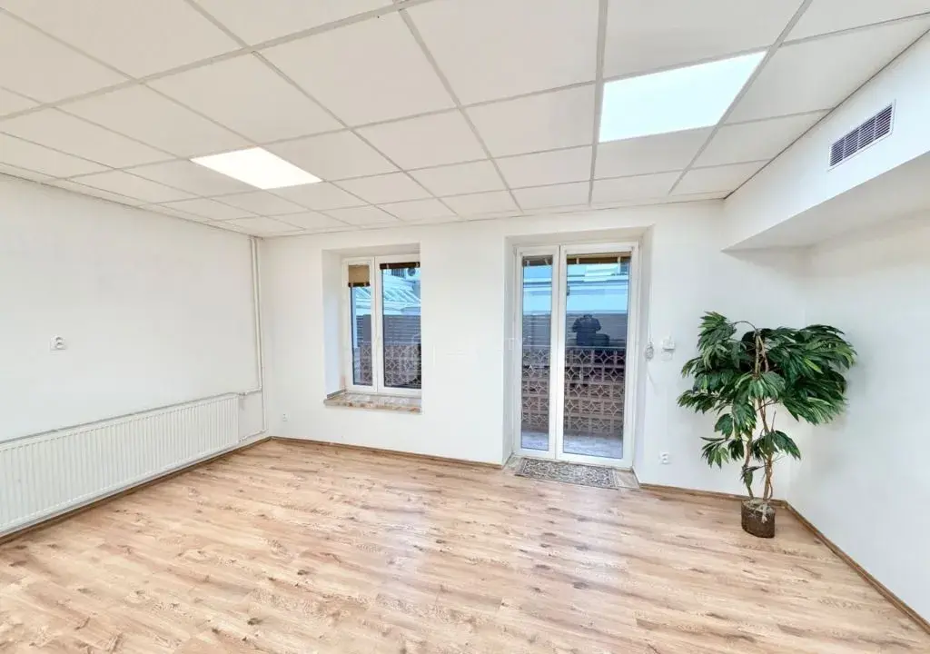 Prenájom obchodný, kancelársky priestor 42 m2 na Bottovej ul