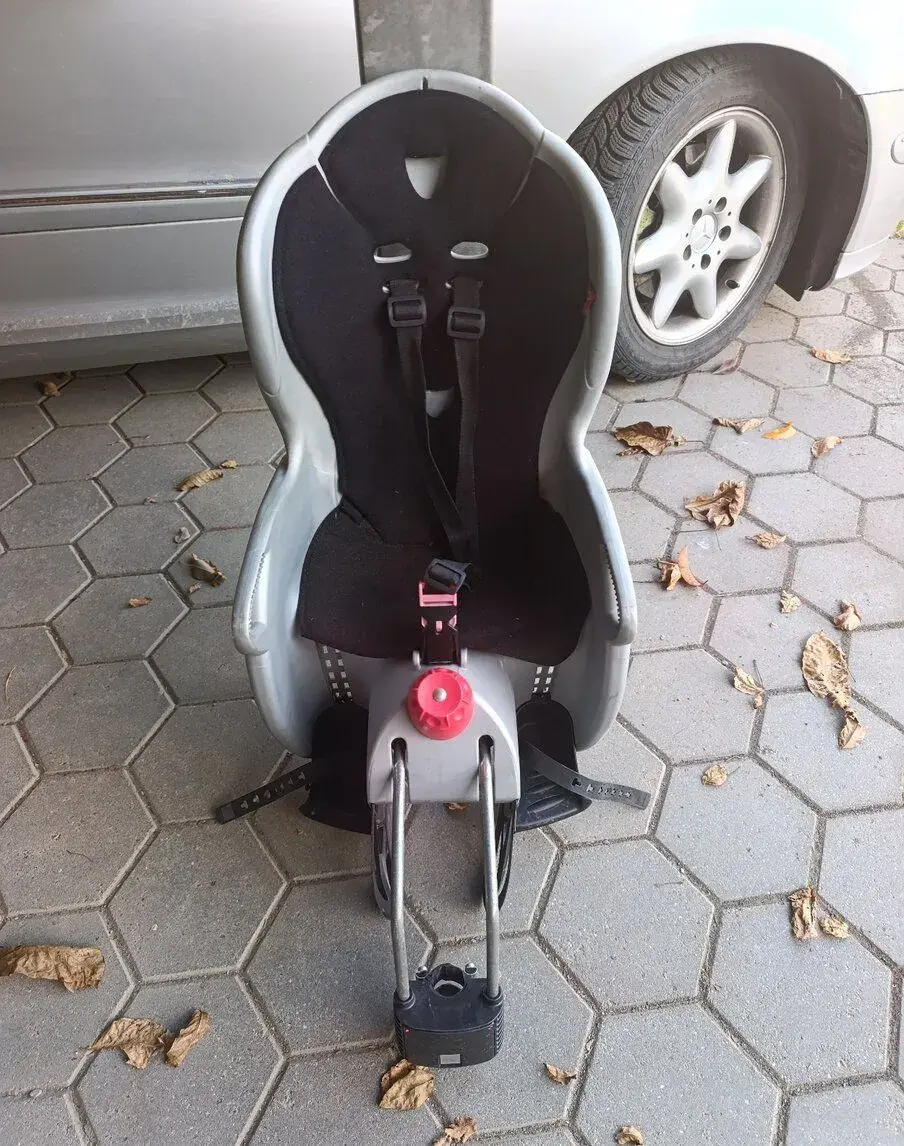 Sedačka na bycikel.