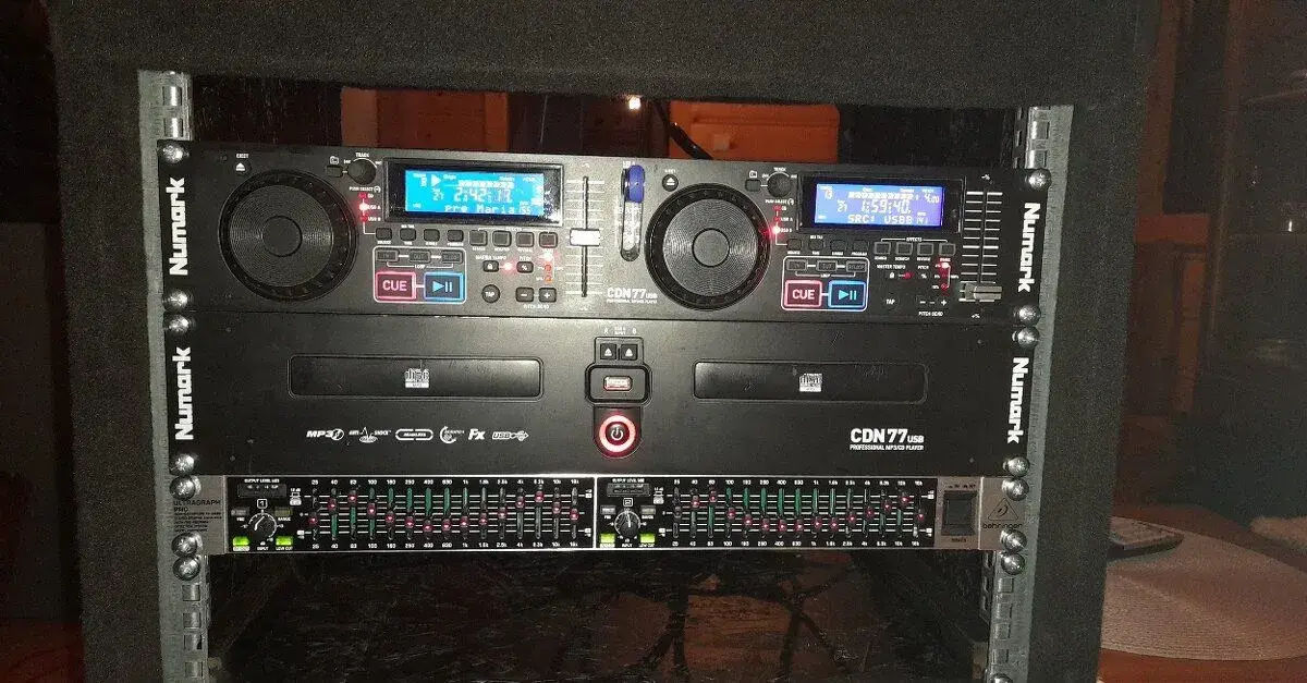 Numark CDN 77USB +Rack 7U