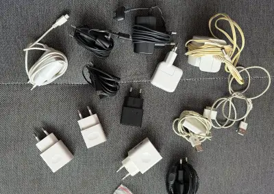 Rozne nabíjačky (Apple, Samsung, Lenovo, Huawei…)